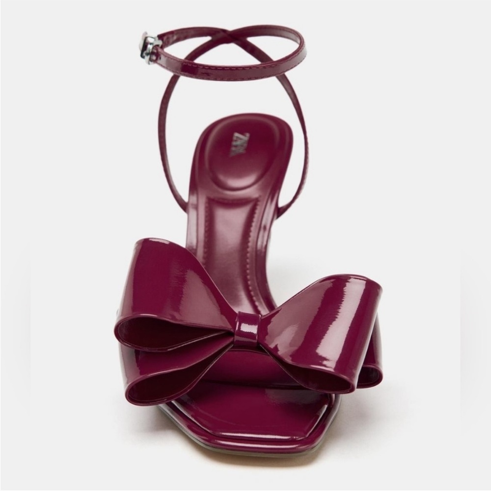 New ZARA Patent Effect Bow Sandals - Picture 4 of 7